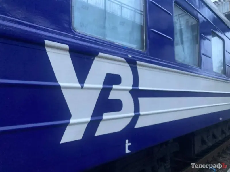 «Укрзалізниця»: ворог наніс удари по залізниці, під час евакуації загинула провідниця, поїзди затримуються