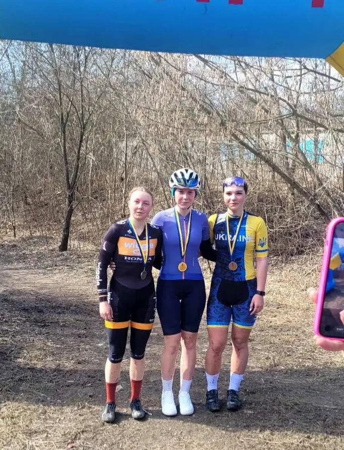 Кременчуцькі спортсменки здобули нагороди на чемпіонаті та Кубку України з велокросу