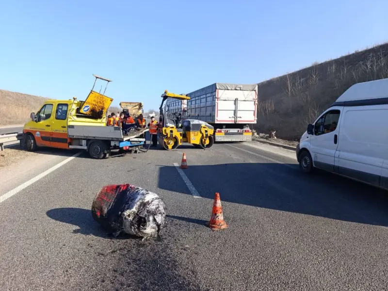 На дорозі на Полтавщині тягач протаранив дорожній каток і техніку дорожників <img src="https://www.telegraf.in.ua/wp-content/uploads/2026/03/gallery.svg" alt="" class="feed-icon" style="width: 20px; height: 20px; vertical-align: middle;" />