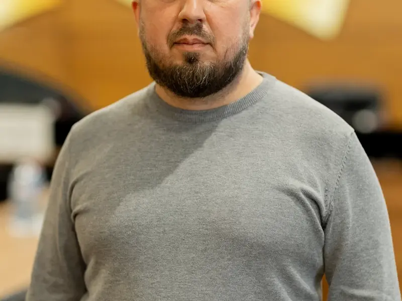 <span class="custom-bold">У Полтавській ОВА офіційно призначили директора департаменту будівництва: ним став Антон Кій</span>