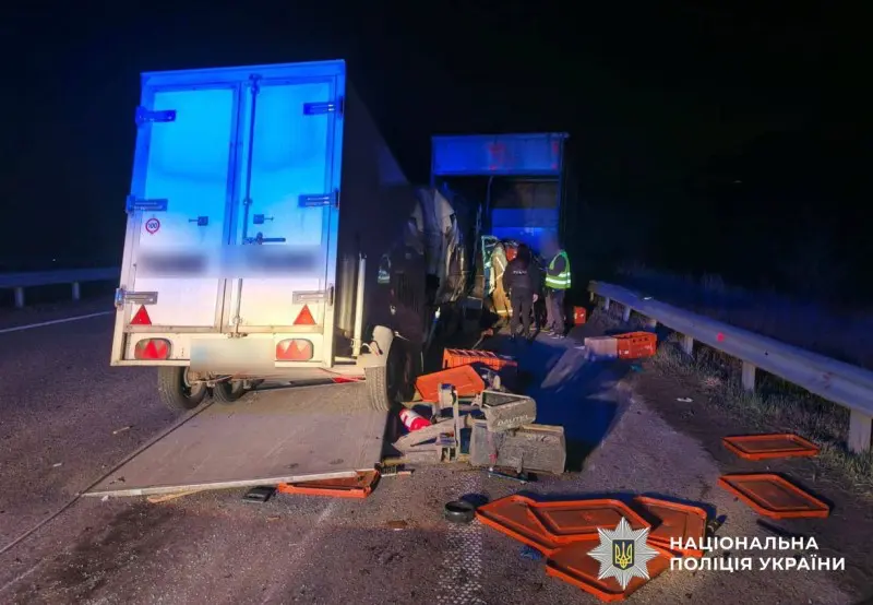 На трасі Київ–Харків один Mercedes в’їхав у інший: є травмований