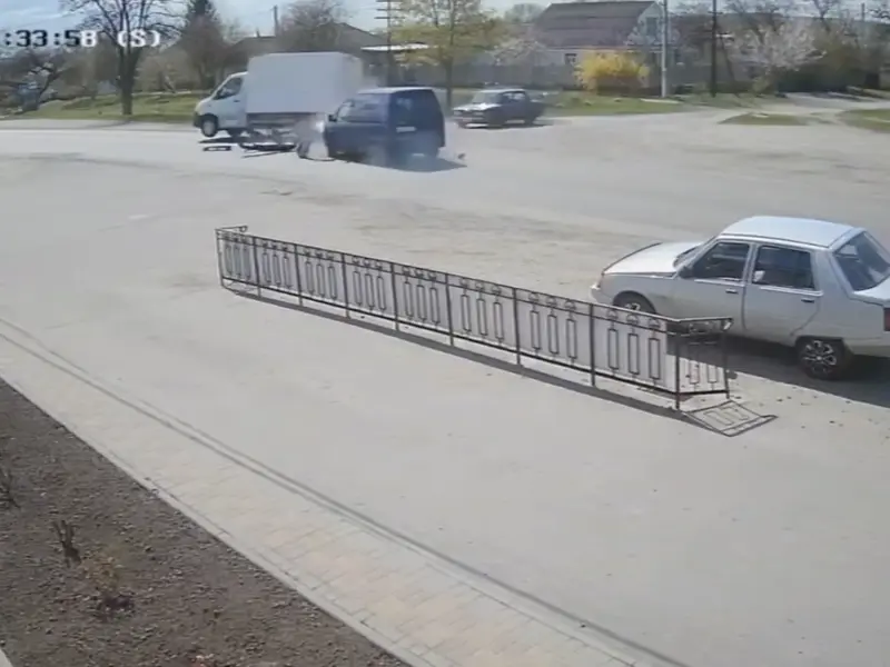 У Градизьку зіткнулись мікроавтобус та вантажівка <img src="https://www.telegraf.in.ua/wp-content/uploads/2026/03/video.svg" alt="" class="feed-icon" style="width: 20px; height: 20px; vertical-align: middle;" />