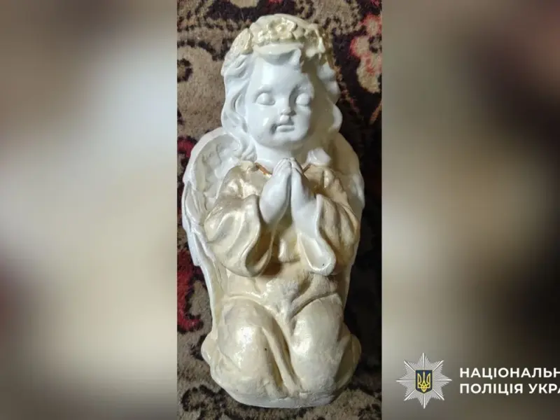 У Миргороді поліція провела обшук у особи, причетної до викрадення пам’ятних речей на цвинтарі