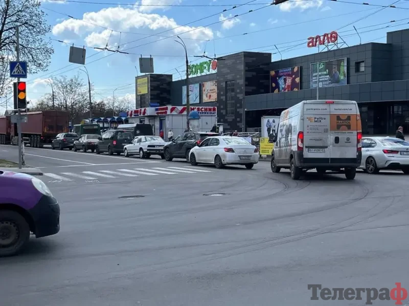 <span class="custom-bold">Центр стоїть: на Крюківському мосту в Кременчуці розпочалися ремонтні роботи</span> <img src="https://www.telegraf.in.ua/wp-content/uploads/2026/03/gallery.svg" alt="" class="feed-icon" style="width: 20px; height: 20px; vertical-align: middle;" /> <img src="https://www.telegraf.in.ua/wp-content/uploads/2026/03/video.svg" alt="" class="feed-icon" style="width: 20px; height: 20px; vertical-align: middle;" />