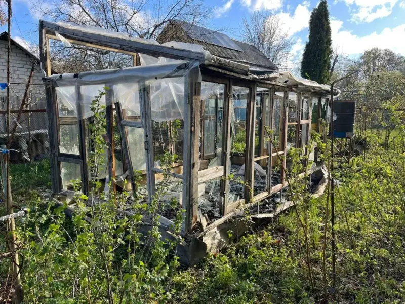 <span class="custom-bold">У Полтавському районі російський безпілотник впав на дачі</span> <span class="pristavka spec-label">доповнено</span> <img src="https://www.telegraf.in.ua/wp-content/uploads/2026/03/gallery.svg" alt="" class="feed-icon" style="width: 20px; height: 20px; vertical-align: middle;" />