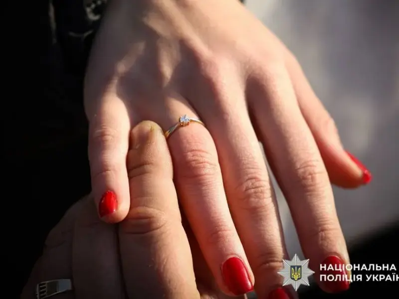 У Кременчуці чоловік відібрав у перехожого обручку: його затримала поліція
