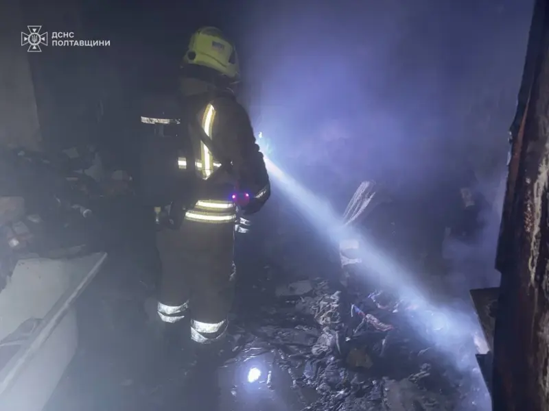 У Кременчуцькому районі вночі сталась пожежа: госпіталізували чоловіка