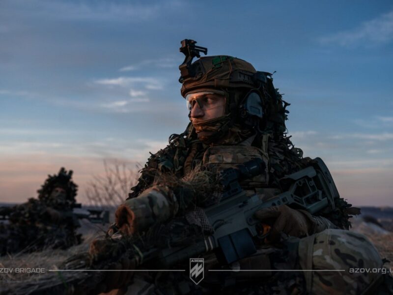 «Заберуть одразу»: як працює рекрутинговий центр «Азов» <span class="spec-label">Реклама</span>