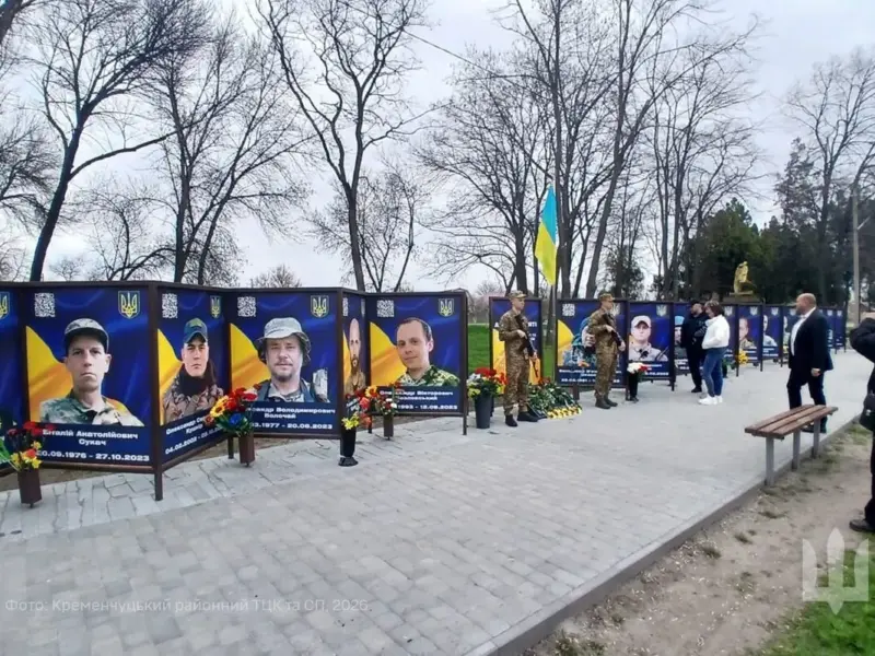 У Піщаному встановили нові портрети загиблих воїнів на Алеї пам’яті