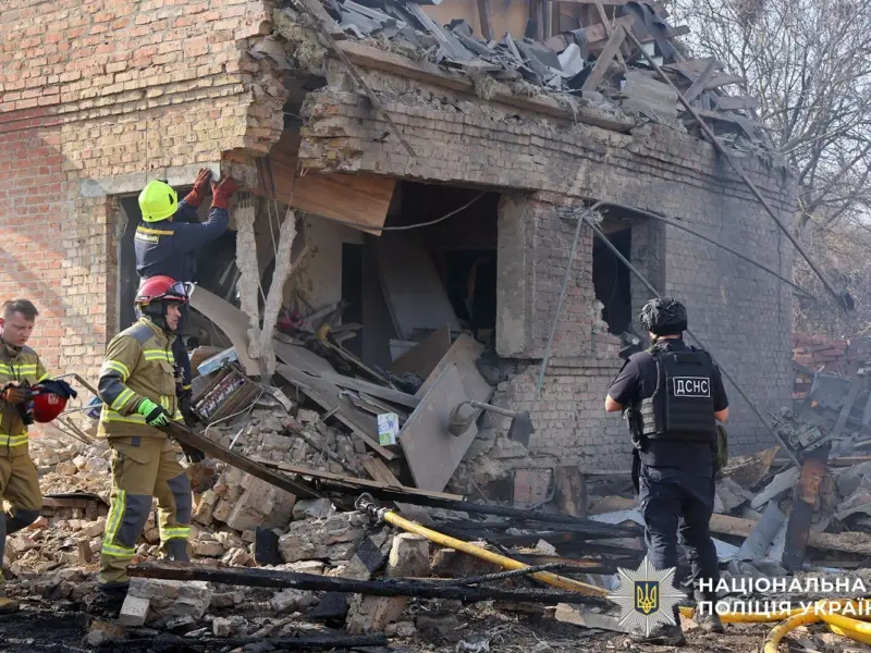 Правоохоронці документують наслідки падіння шахеда у Полтаві: фото <img src="https://www.telegraf.in.ua/wp-content/uploads/2026/03/gallery.svg" alt="" class="feed-icon" style="width: 20px; height: 20px; vertical-align: middle;" /> <img src="https://www.telegraf.in.ua/wp-content/uploads/2026/03/video.svg" alt="" class="feed-icon" style="width: 20px; height: 20px; vertical-align: middle;" />