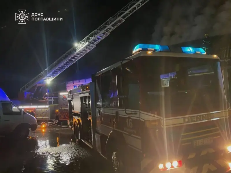 У Кременчуці сталася пожежа на складі: згоріла частина покрівлі