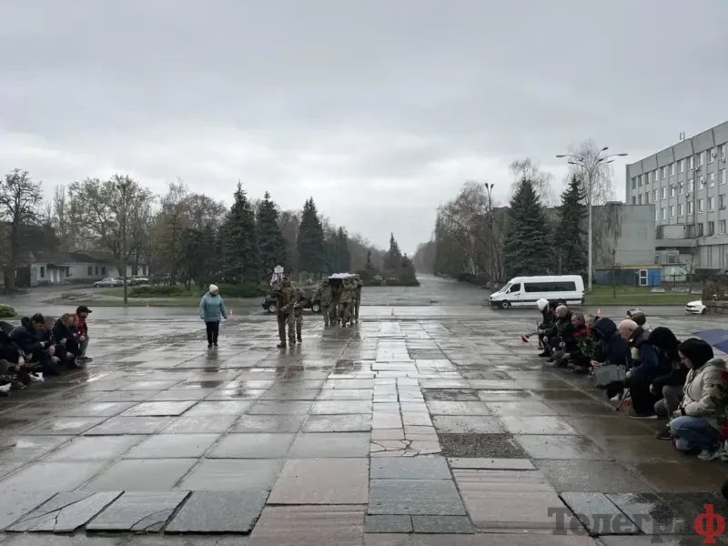 <span class="custom-bold">«Навіть небо за ним плаче»: Кременчук попрощався з захисником України Павлом Комарницьким </span> <img src="https://www.telegraf.in.ua/wp-content/uploads/2026/03/gallery.svg" alt="" class="feed-icon" style="width: 20px; height: 20px; vertical-align: middle;" />