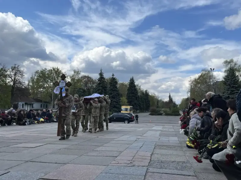 <span class="custom-bold">«Синочку, ти ж казав, що будеш жити»: Кременчук попрощався із захисником України Олексієм Білозерським</span> <img src="https://www.telegraf.in.ua/wp-content/uploads/2026/03/gallery.svg" alt="" class="feed-icon" style="width: 20px; height: 20px; vertical-align: middle;" />