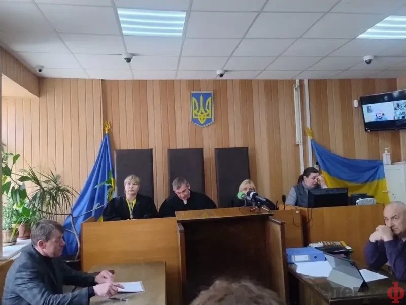 <span class="custom-bold">«Я нікуди не тікатиму»: попри заперечення, у Кременчуці суд продовжив Дядику та Грабовому тримання під вартою</span>