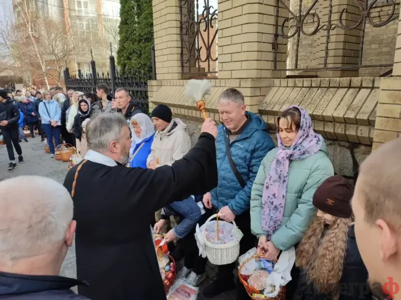 Фоторепортаж: як у Кременчуці освячували паски