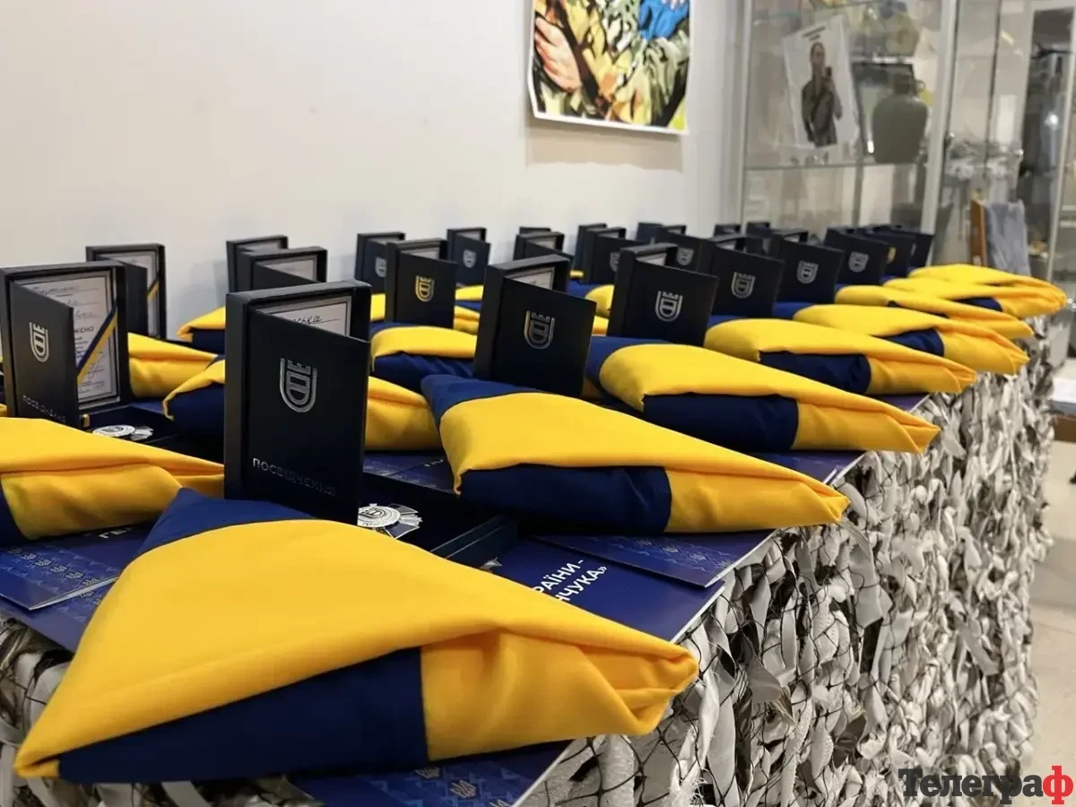 У Кременчуці родинам 24 полеглих воїнів вручили нагороди «Захисник України — герой Кременчука» 