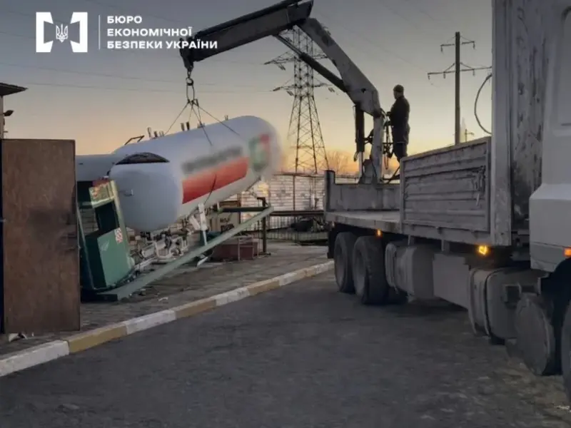 На Полтавщині викрили нелегальну АЗС: вилучили тисячі літрів пального