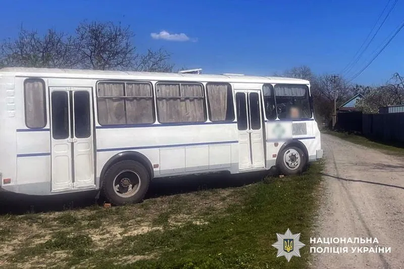На Миргородщині автобус під час ремонту покатився назад і придавив водія – чоловік загинув