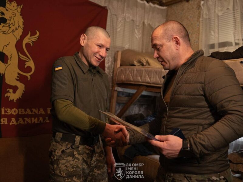 Під ударами дронів: боєць 24 ОМБр провів 346 днів на бойовій позиції <img src="https://www.telegraf.in.ua/wp-content/uploads/2026/03/video.svg" alt="" class="feed-icon" style="width: 20px; height: 20px; vertical-align: middle;" />