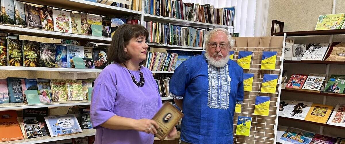 «Слово — це теж зброя»: у Кременчуці презентували збірку «Крізь морок війни. Кременчук. Рік п’ятий» <img src="https://www.telegraf.in.ua/wp-content/uploads/2026/03/gallery.svg" alt="" class="feed-icon" style="width: 20px; height: 20px; vertical-align: middle;" /> <img src="https://www.telegraf.in.ua/wp-content/uploads/2026/03/video.svg" alt="" class="feed-icon" style="width: 20px; height: 20px; vertical-align: middle;" />