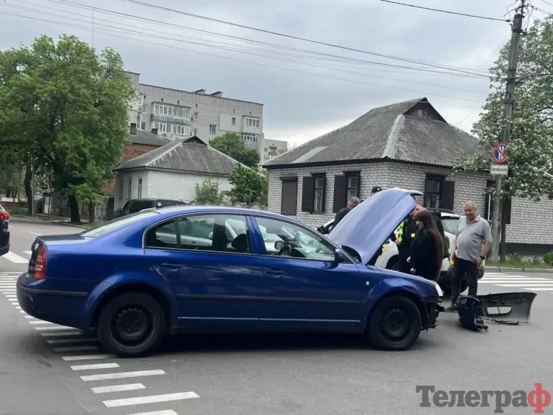 У центрі Кременчука зіткнулися два автомобілі <img src="https://www.telegraf.in.ua/wp-content/uploads/2026/03/gallery.svg" alt="" class="feed-icon" style="width: 20px; height: 20px; vertical-align: middle;" />