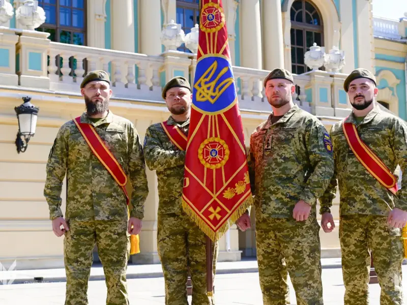 <span class="custom-bold">Полковник з Кременчука Дмитро Лапа отримав почесну відзнаку «За мужність та відвагу»</span>