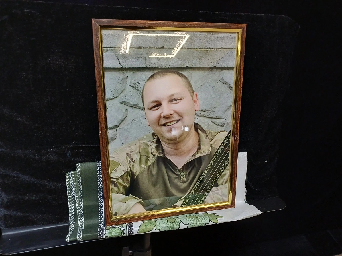 У Кременчуці попрощалися із військовим Миколою Лободою