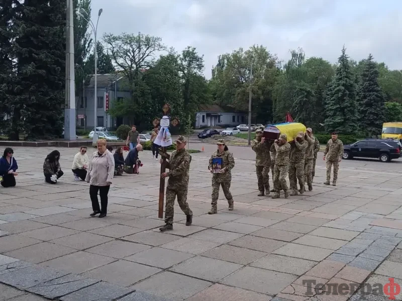 <span class="custom-bold">«Якщо він став на захист — він герой»:  у Кременчуці попрощалися із полеглим у бою Олегом Шариповим</span> <img src="https://www.telegraf.in.ua/wp-content/uploads/2026/03/gallery.svg" alt="" class="feed-icon" style="width: 20px; height: 20px; vertical-align: middle;" />