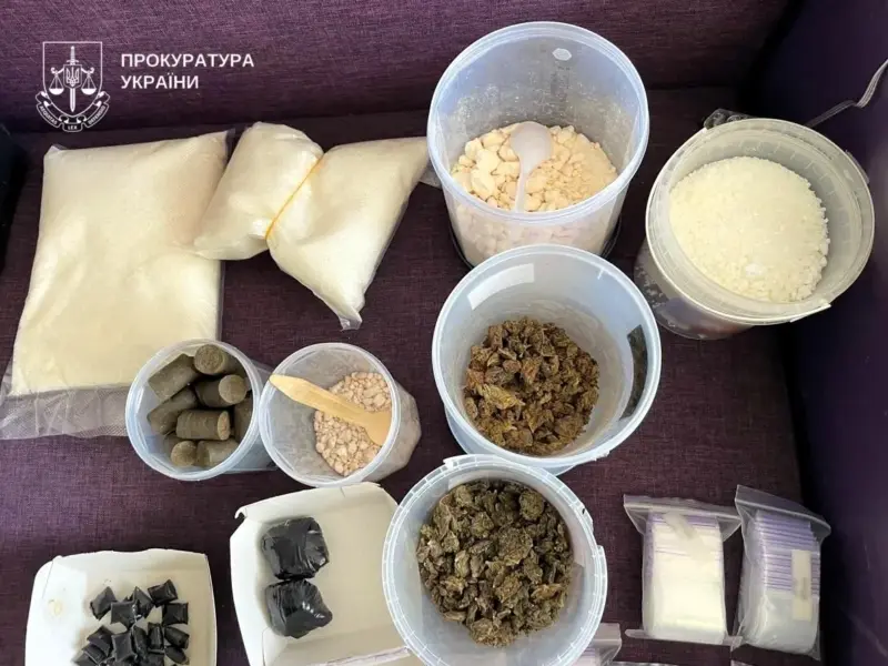 У Полтаві 23-річну жінку підозрюють у збуті PVP, амфетаміну та канабісу