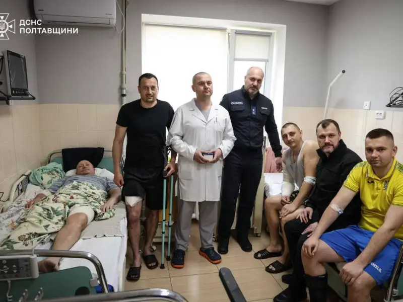 Після російського удару на Полтавщині 15 рятувальників залишаються у лікарнях