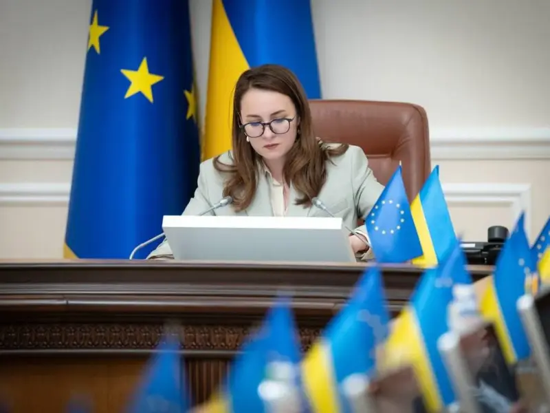 Уряд скасував обмеження на виїзд за кордон під час воєнного стану окремим жінкам-посадовицям