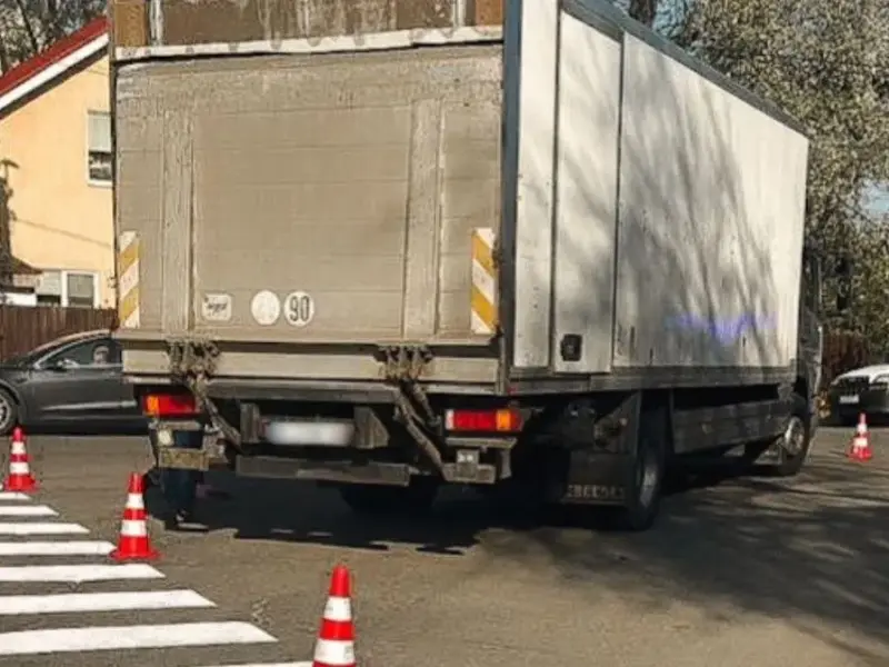 На Полтавщині з кабіни вантажівки випала однорічна дитина