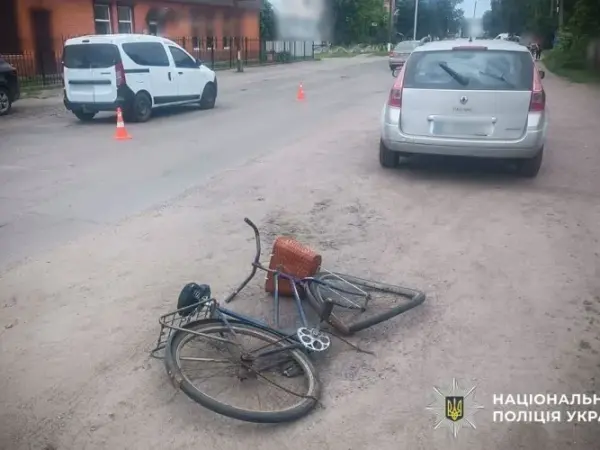 У Семенівці легковик збив велосипедиста: чоловіка госпіталізували