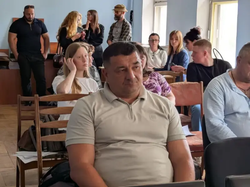 У Полтаві депутати не змогли звільнити заступника голови райради. Його судили за погрози журналістці