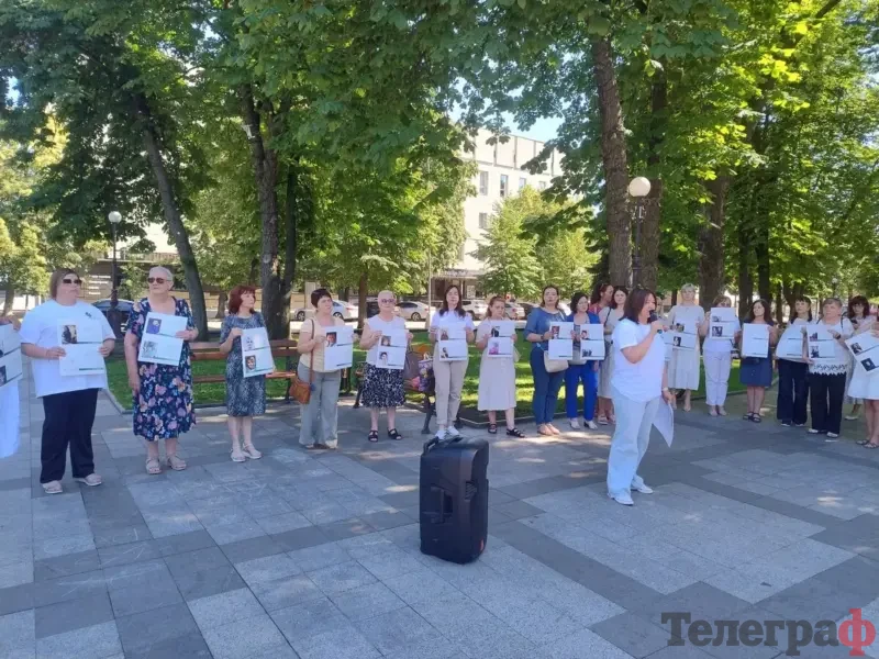 <span class="custom-bold">У Кременчуці провели акцію на підтримку цивільних жінок у російському полоні</span> <img src="https://www.telegraf.in.ua/wp-content/uploads/2026/03/gallery.svg" alt="" class="feed-icon" style="width: 20px; height: 20px; vertical-align: middle;" /> <img src="https://www.telegraf.in.ua/wp-content/uploads/2026/03/video.svg" alt="" class="feed-icon" style="width: 20px; height: 20px; vertical-align: middle;" />