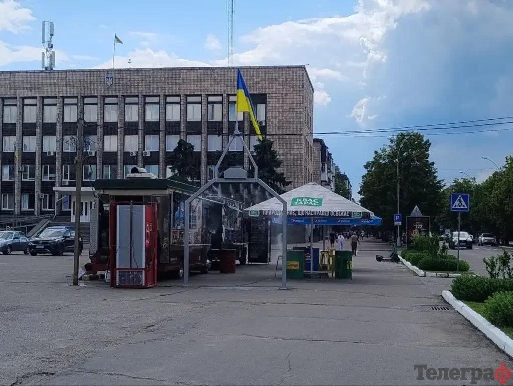 охолоджувальна арка на площі Незалежності у Кременчуці