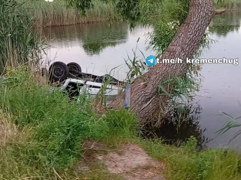 <span class="custom-bold">У Новій Знам’янці автомобіль злетів у річку та перекинувся</span>