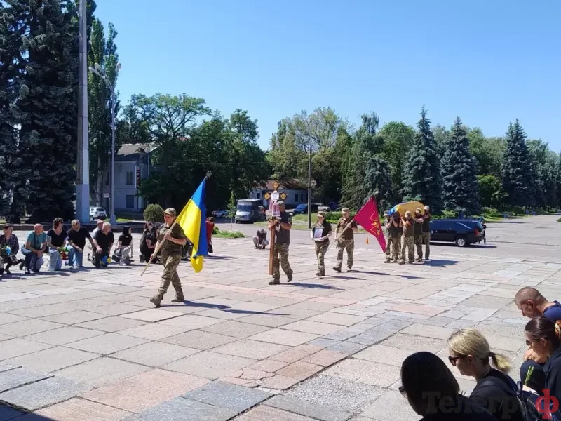<span class="custom-bold">«Спочатку говорив, що все добре»: у Кременчуці попрощалися із полеглим на війні Володимиром Божинським</span> <img src="https://www.telegraf.in.ua/wp-content/uploads/2026/03/gallery.svg" alt="" class="feed-icon" style="width: 20px; height: 20px; vertical-align: middle;" /> <img src="https://www.telegraf.in.ua/wp-content/uploads/2026/03/video.svg" alt="" class="feed-icon" style="width: 20px; height: 20px; vertical-align: middle;" />