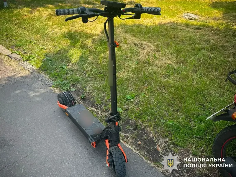 У Миргороді зіткнулися мотоцикл та електросамокат: постраждали двоє людей