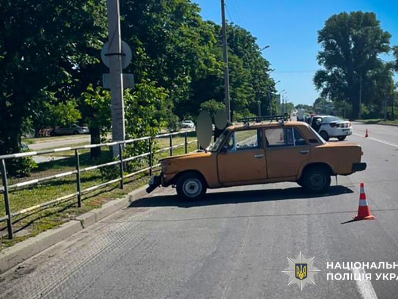 У Кременчуці зіткнулися легковик і мотоцикл: є постраждалий