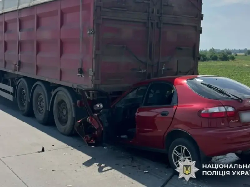 Смертельна ДТП на Полтавщині: Lanos зіткнувся з вантажівкою DAF