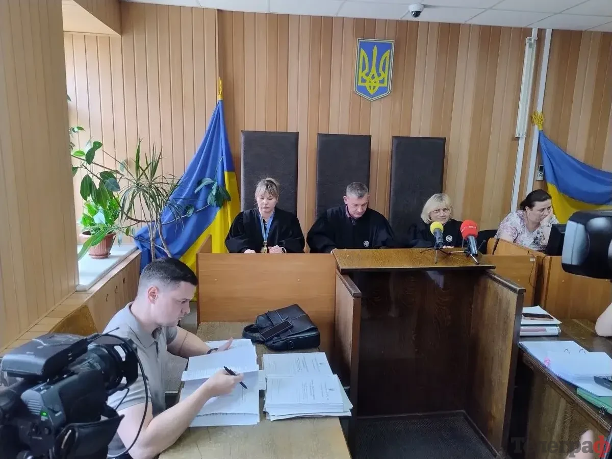 Переписка з водіями та обшуки в адвокатів: суд у справі депутата Полтавської облради Дядика досліджує докази