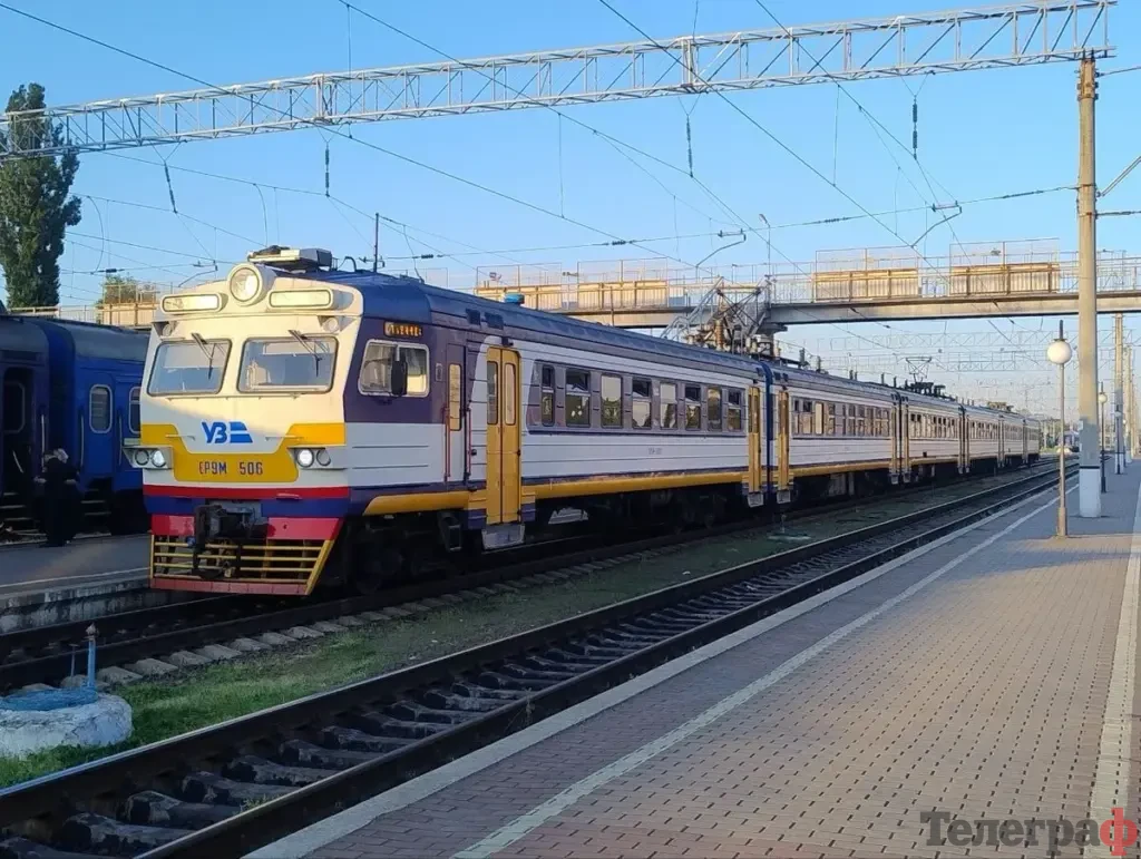 Поїзд №869/870 сполученням Полтава-Південна — Кременчук