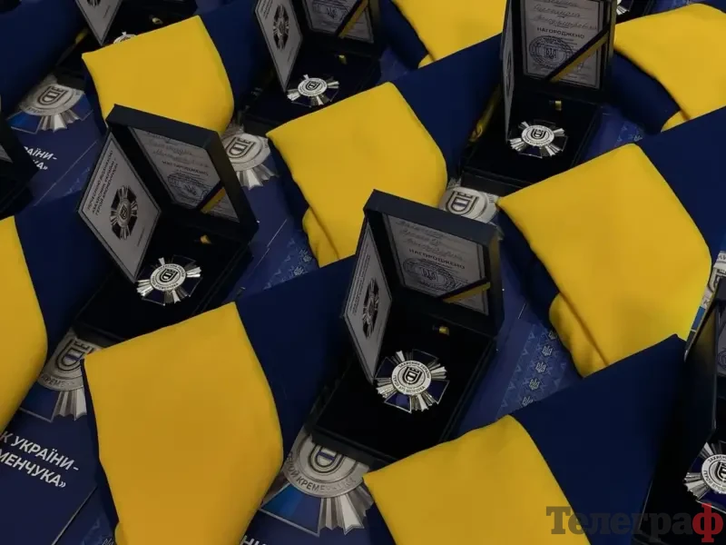 <span class="custom-bold">У Кременчуці родинам полеглих воїнів вручили відзнаки «Захисник України — Герой Кременчука»</span> <img src="https://www.telegraf.in.ua/wp-content/uploads/2026/03/gallery.svg" alt="" class="feed-icon" style="width: 20px; height: 20px; vertical-align: middle;" />