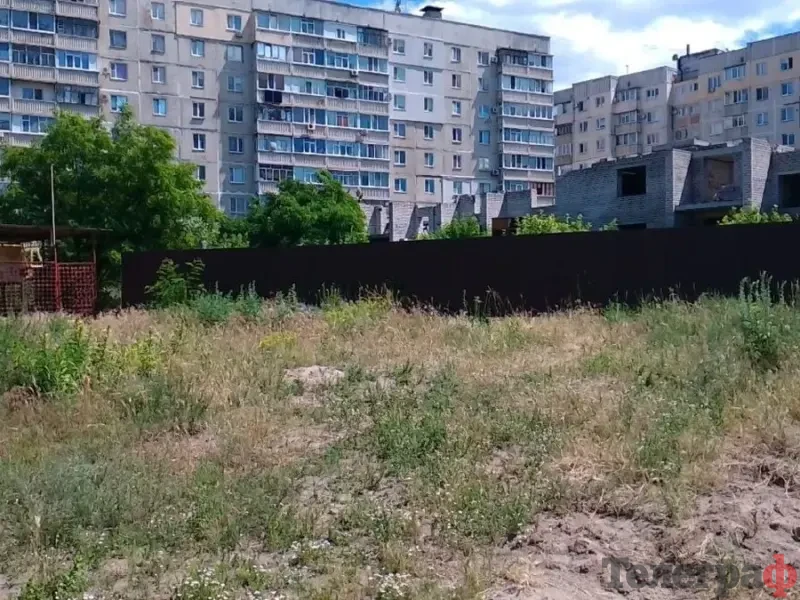 <span class="custom-bold">На Раківці демонтували й вивезли з території недобудови баштовий кран</span> <img src="https://www.telegraf.in.ua/wp-content/uploads/2026/03/video.svg" alt="" class="feed-icon" style="width: 20px; height: 20px; vertical-align: middle;" />