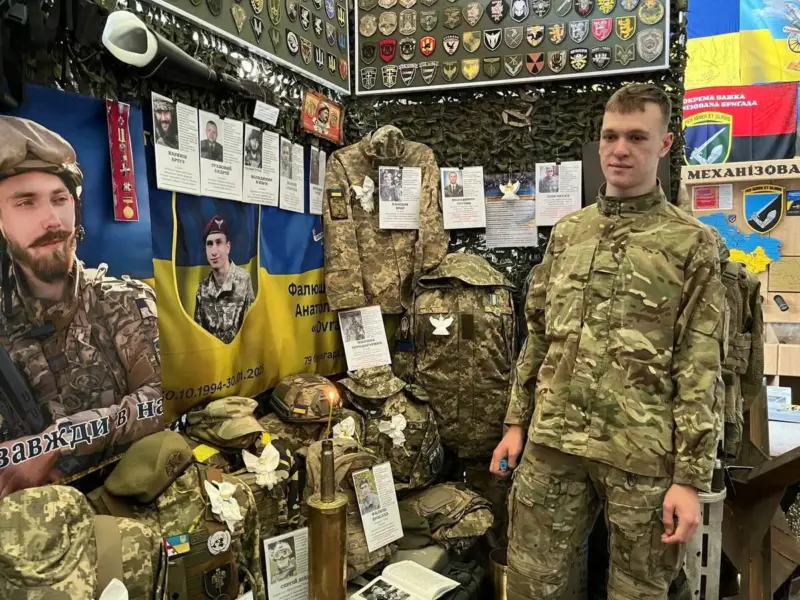 <span class="custom-bold">«Я міг виїхати за кордон, але відмовився»: 20-річний кременчуківець свідомо обрав Україну й службу в ЗСУ</span> <img src="https://www.telegraf.in.ua/wp-content/uploads/2026/03/gallery.svg" alt="" class="feed-icon" style="width: 20px; height: 20px; vertical-align: middle;" /> <img src="https://www.telegraf.in.ua/wp-content/uploads/2026/03/video.svg" alt="" class="feed-icon" style="width: 20px; height: 20px; vertical-align: middle;" />