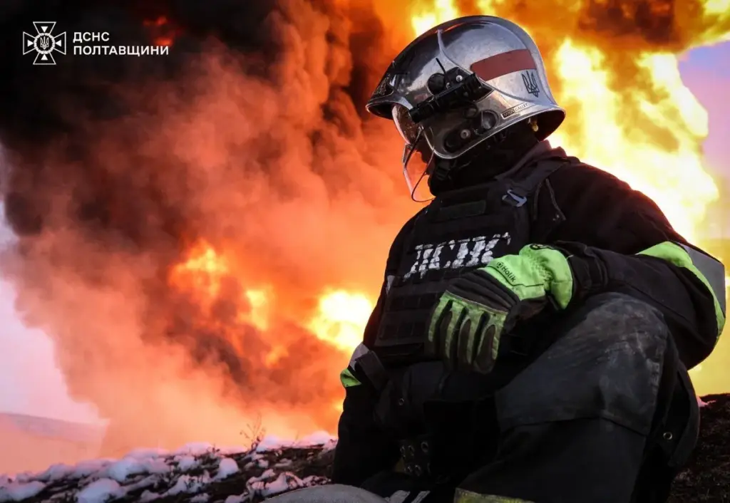 У Кременчуцькому районі рятувальники ліквідували наслідки чергової російської атаки на промислових об’єктах