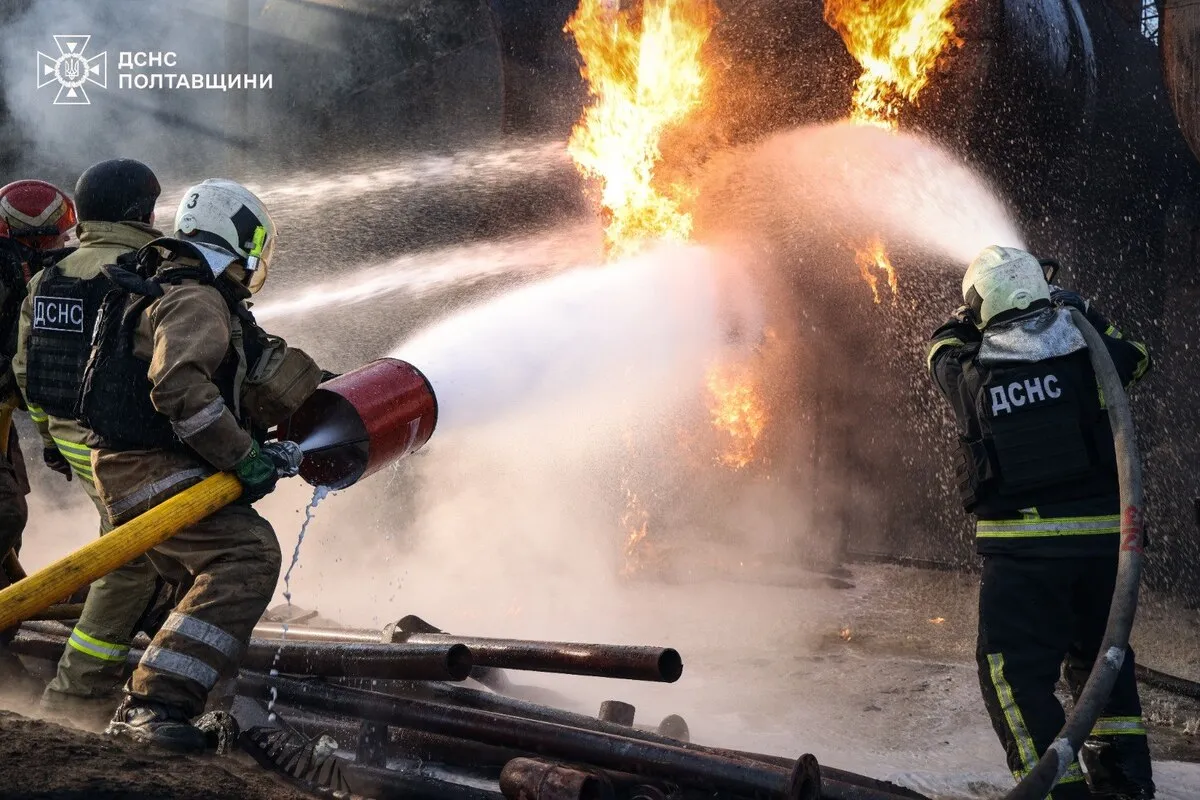Рятувальники ліквідовують наслідки нічної атаки на Полтавщину