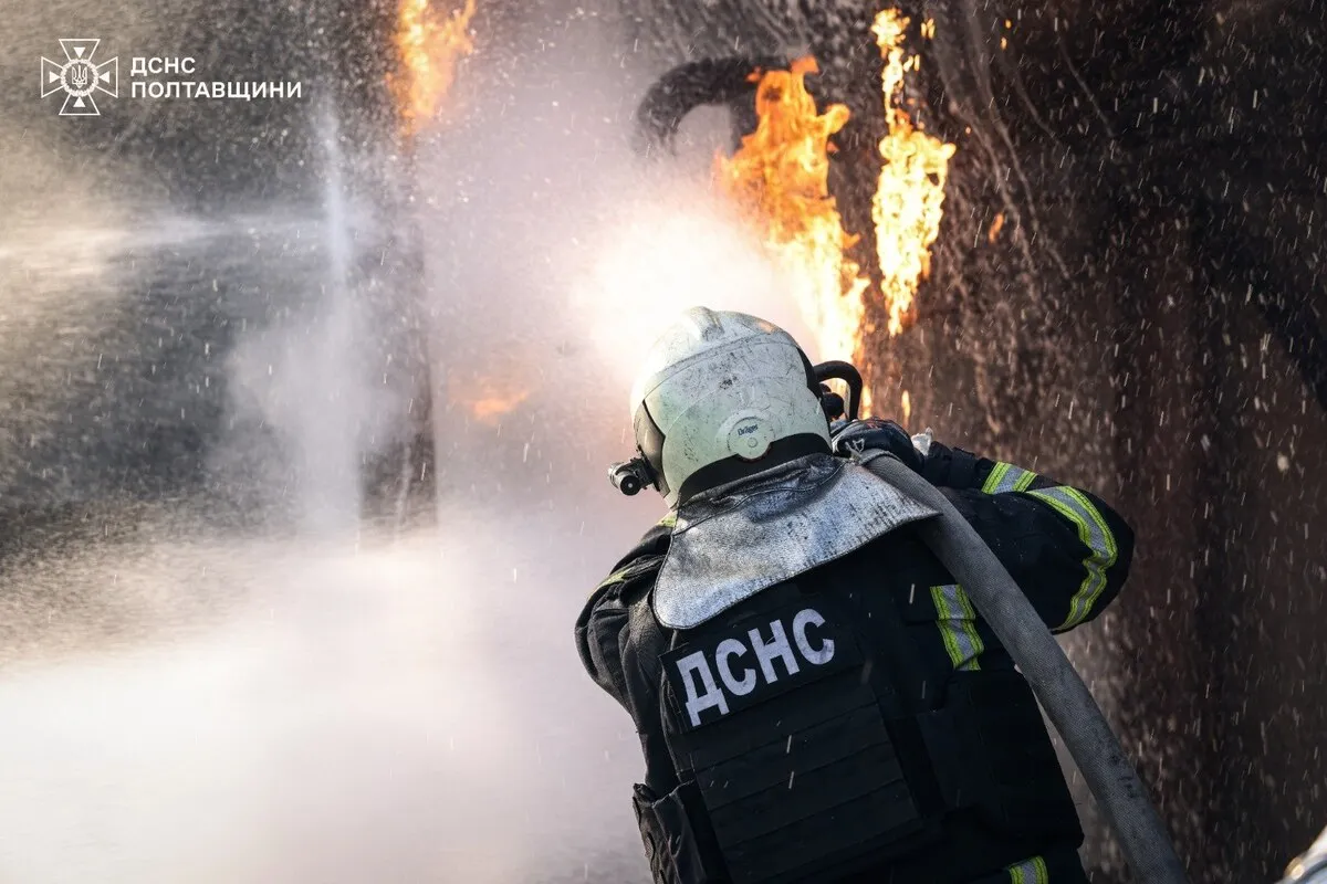 Рятувальники ліквідовують наслідки нічної атаки на Полтавщину