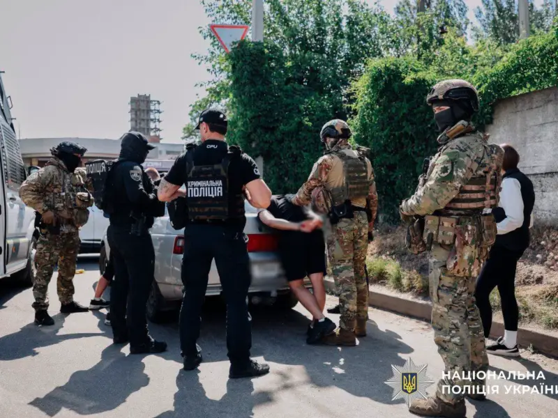 Поліція затримала п’ятьох кременчуківців, яких підозрюють в організації втеч військових із частин